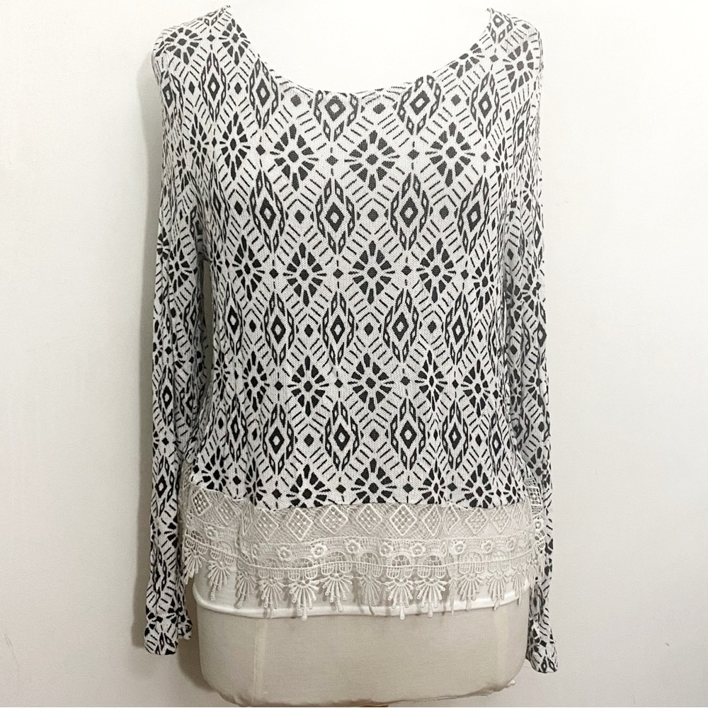 H&M DIVIDED wide crochet hem lightweight loose weave graphic print sweater M